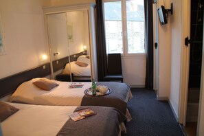 Standard Room | In-room safe, individually decorated, individually furnished, desk - Hotel de la Mer (Pleneuf-Val-Andre)