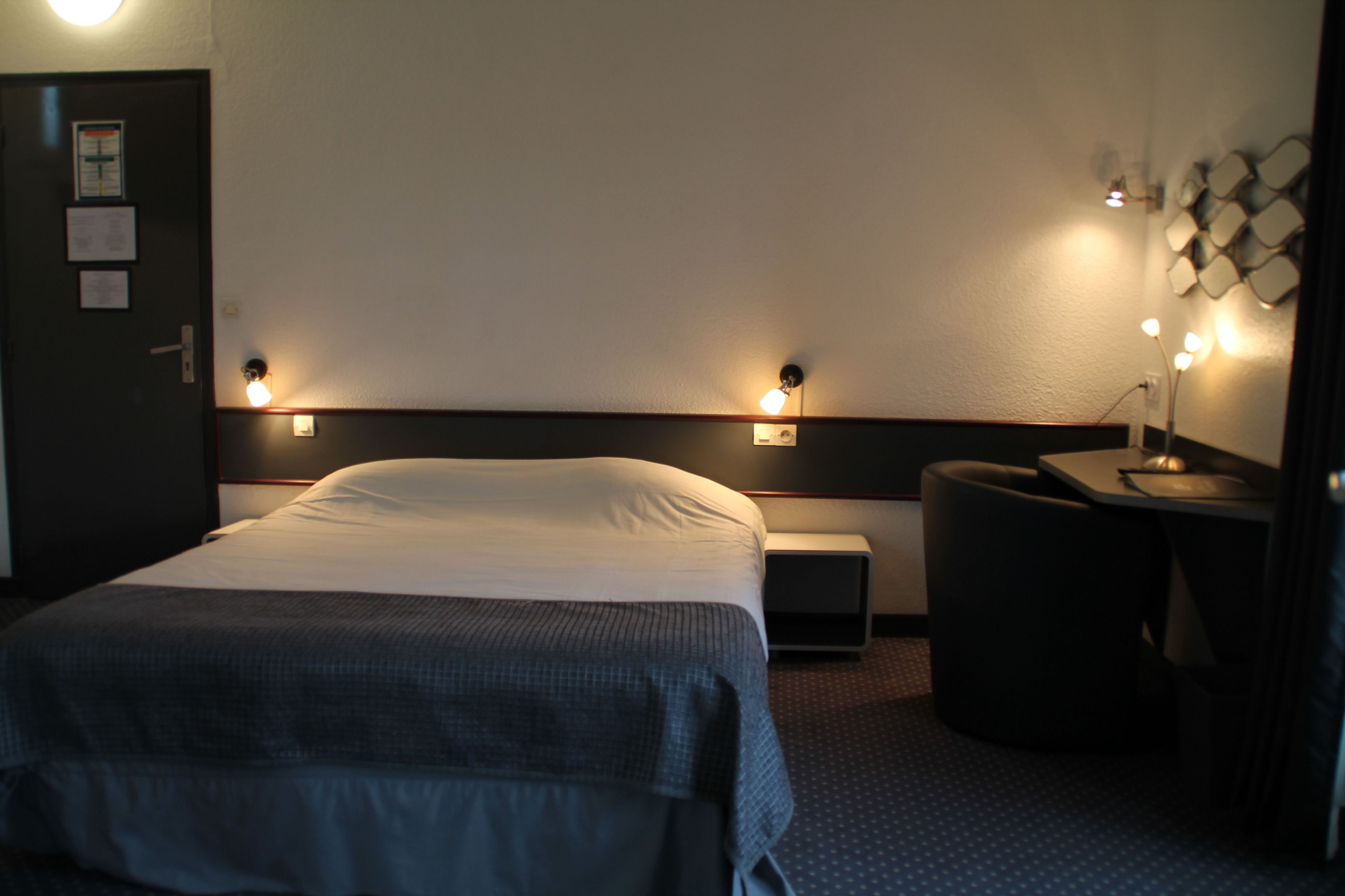 superior room, sea view | in-room safe, individually decorated, individually furnished, desk