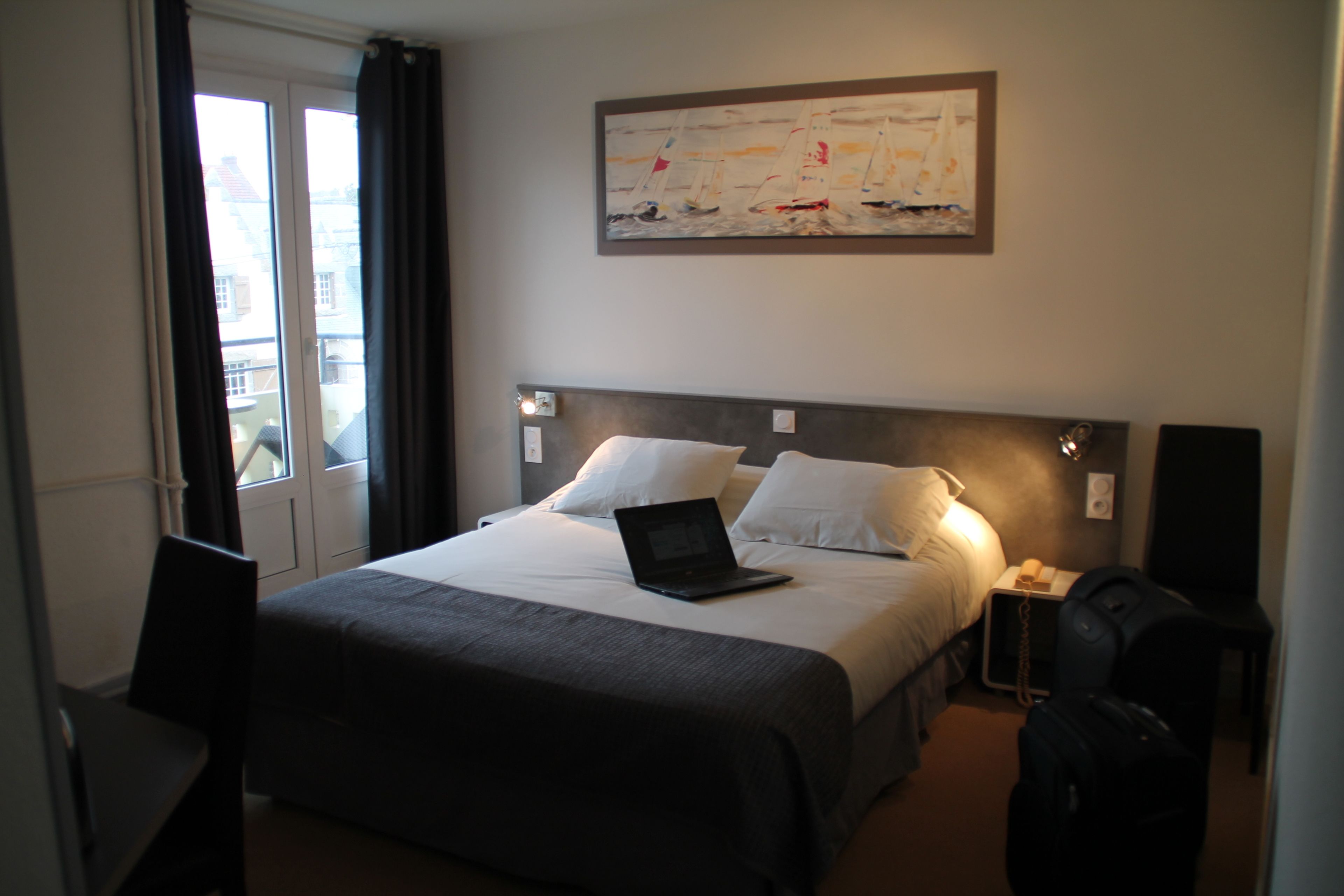 superior room | in-room safe, individually decorated, individually furnished, desk