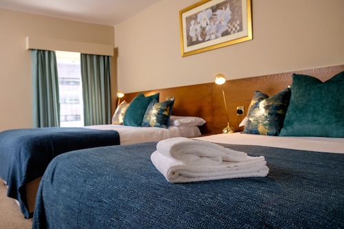 Charlemont Arms Hotel