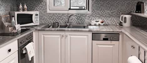 House, 2 Bedrooms, Terrace, Garden Area | Private kitchen | Full-size fridge, oven, stovetop, coffee/tea maker