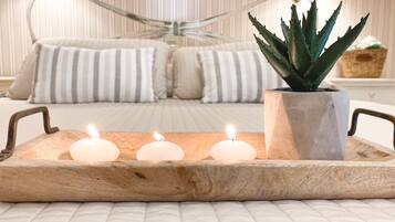 Estudio Grand, 1 cama matrimonial y sofá cama, para no fumadores, balcón (Triple) | Caja de seguridad en la habitación y decoración personalizada