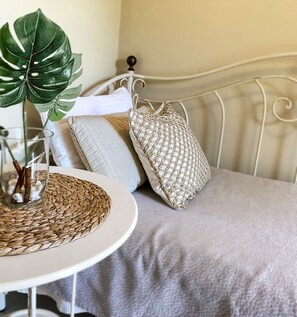 Grand-Studio, 1 Doppelbett und Schlafsofa, Nichtraucher, Balkon (Triple) | Zimmersafe, individuell dekoriert, individuell eingerichtet