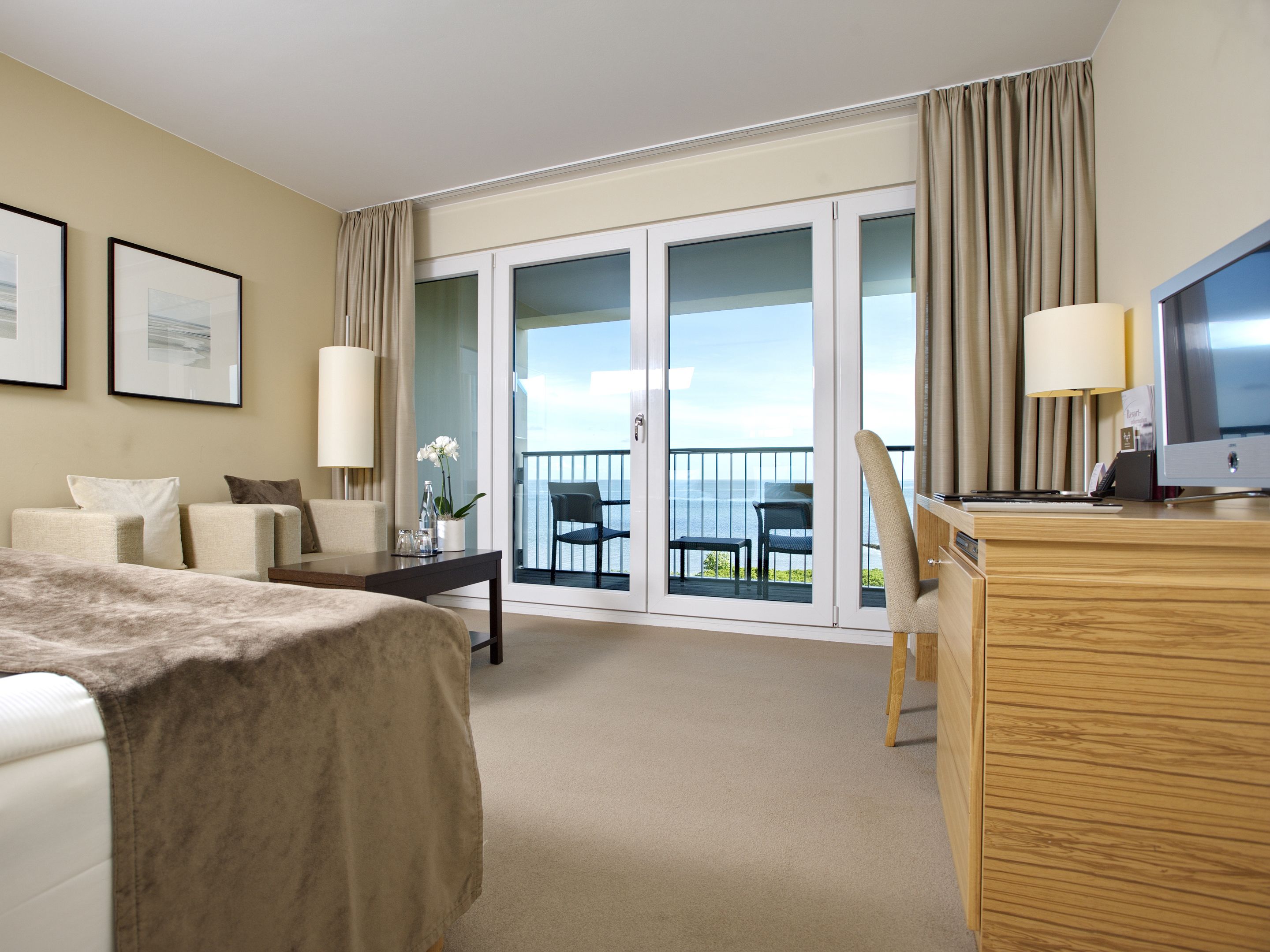 1 bedroom, premium bedding, free minibar, in-room safe