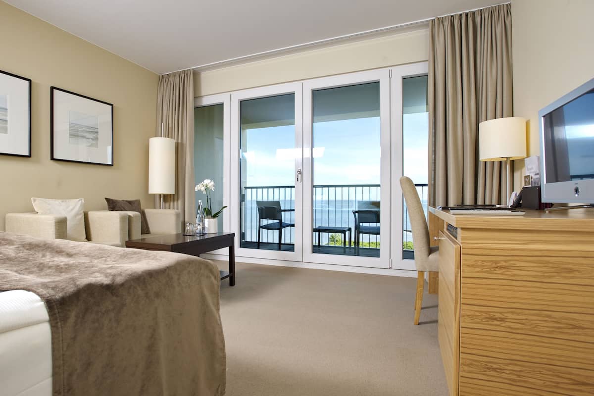 1 bedroom, premium bedding, free minibar, in-room safe