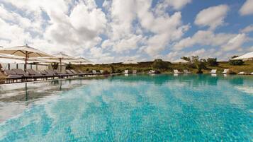 室內泳池、室外泳池;泳池傘、躺椅