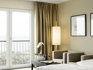 Bộ đồ giường cao cấp, minibar với thức uống miễn phí