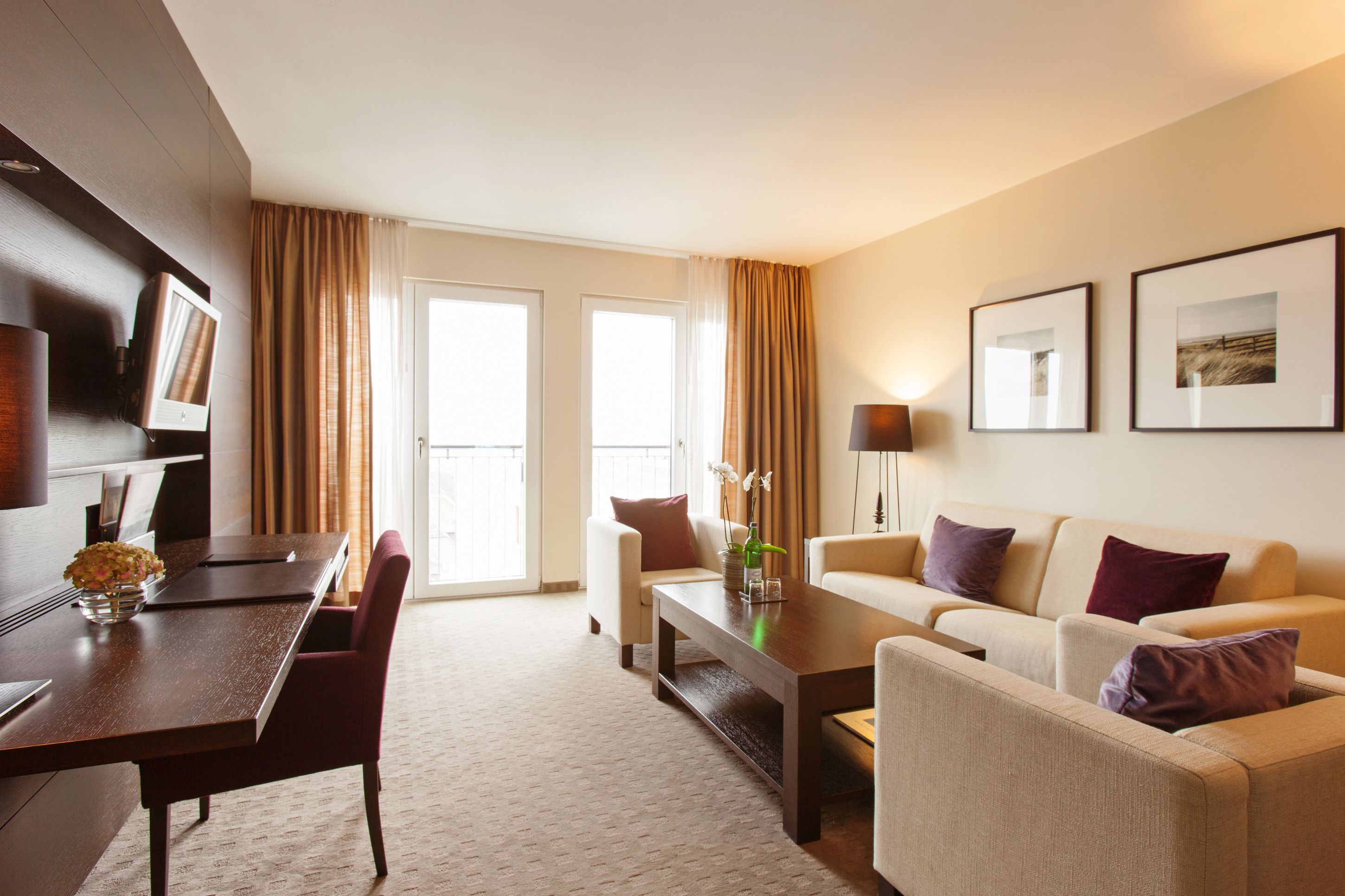 Sviitti | Oleskelualue | Taulutelevisio, DVD-soitin