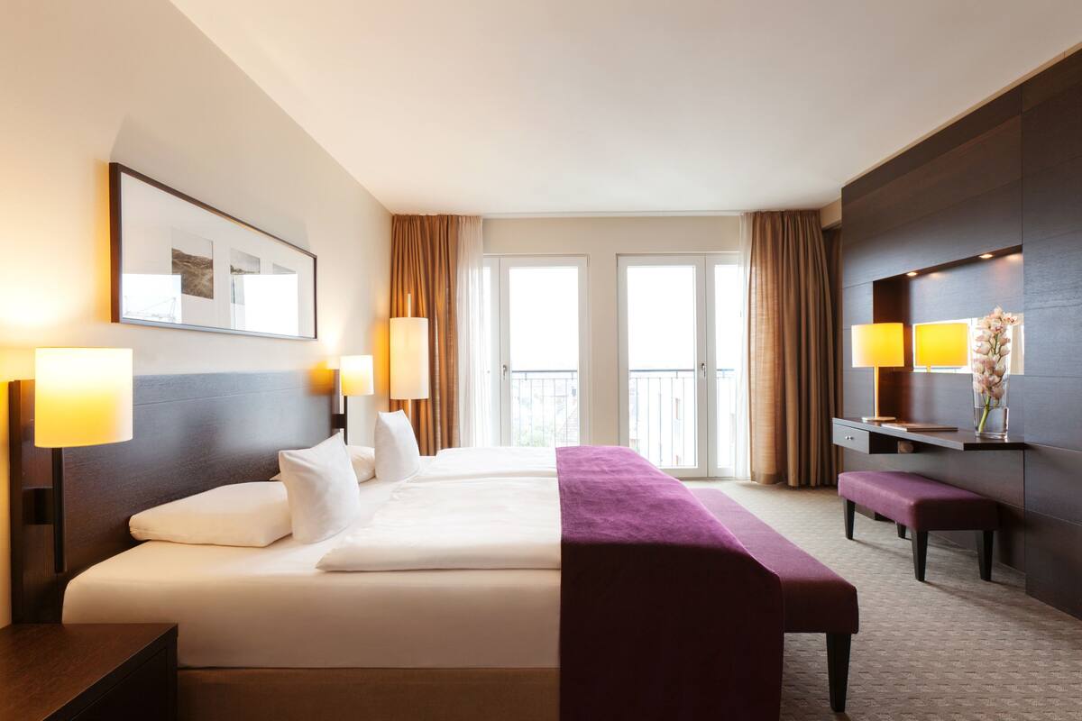 Suite | Premium bedding, minibar (free items), in-room safe, desk