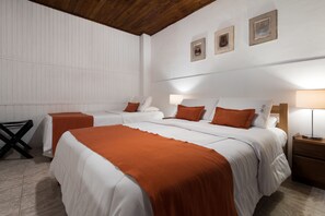 Triple Room | In-room safe, free WiFi