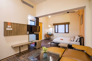 Luxury Suite, 1 Bedroom, Private Bathroom | Minibar, soundproofing, free WiFi, bed sheets - Zostel Delhi (New Delhi)