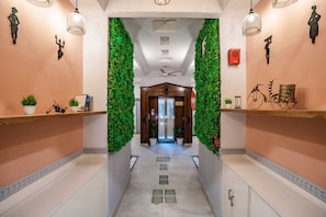 Interior - Zostel Delhi (New Delhi)