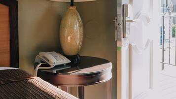 Standard-huone | Työpöytä, silitysrauta/-lauta, ilmaiset vauvansängyt, ilmainen Wi-Fi