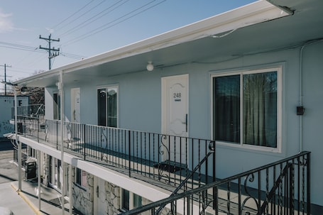 Exterior. La Hacienda Motel