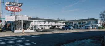 La Hacienda Motel
