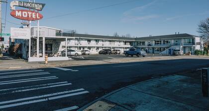 La Hacienda Motel