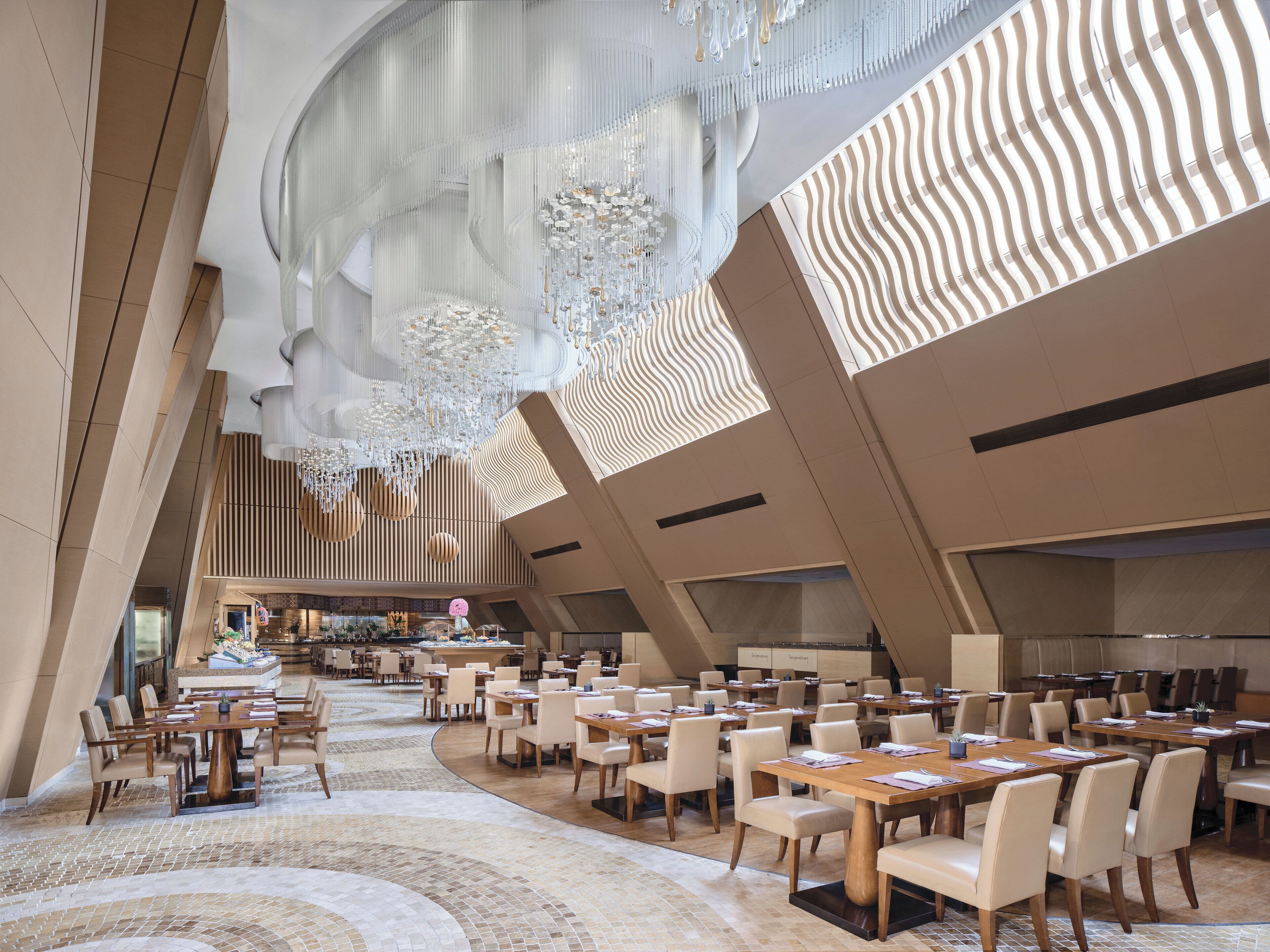 3 间餐厅，供应早餐、午餐和晚餐，国际美食