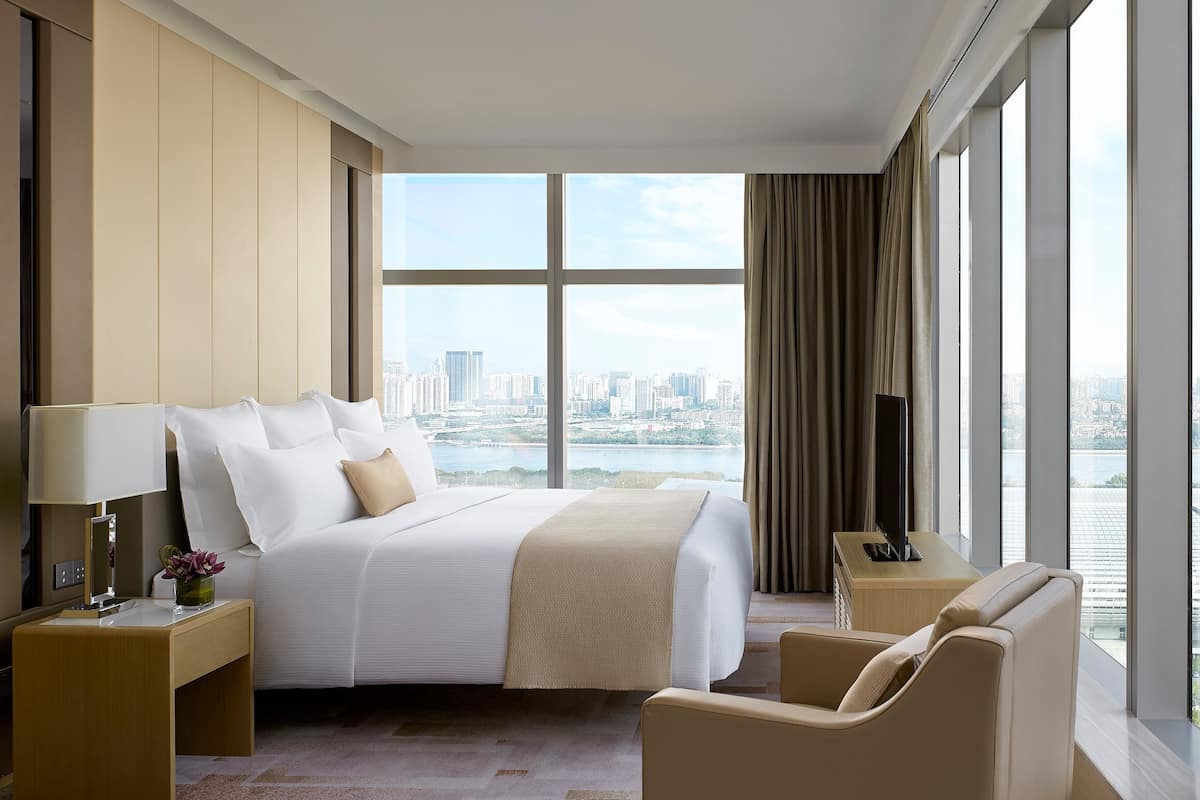 club one-bedroom suite | premium bedding, minibar, in-room safe, desk