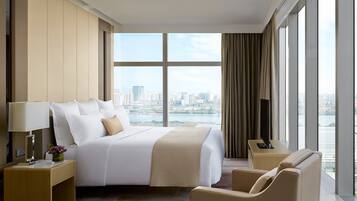 Club One-Bedroom Suite | Premium bedding, minibar, in-room safe, desk