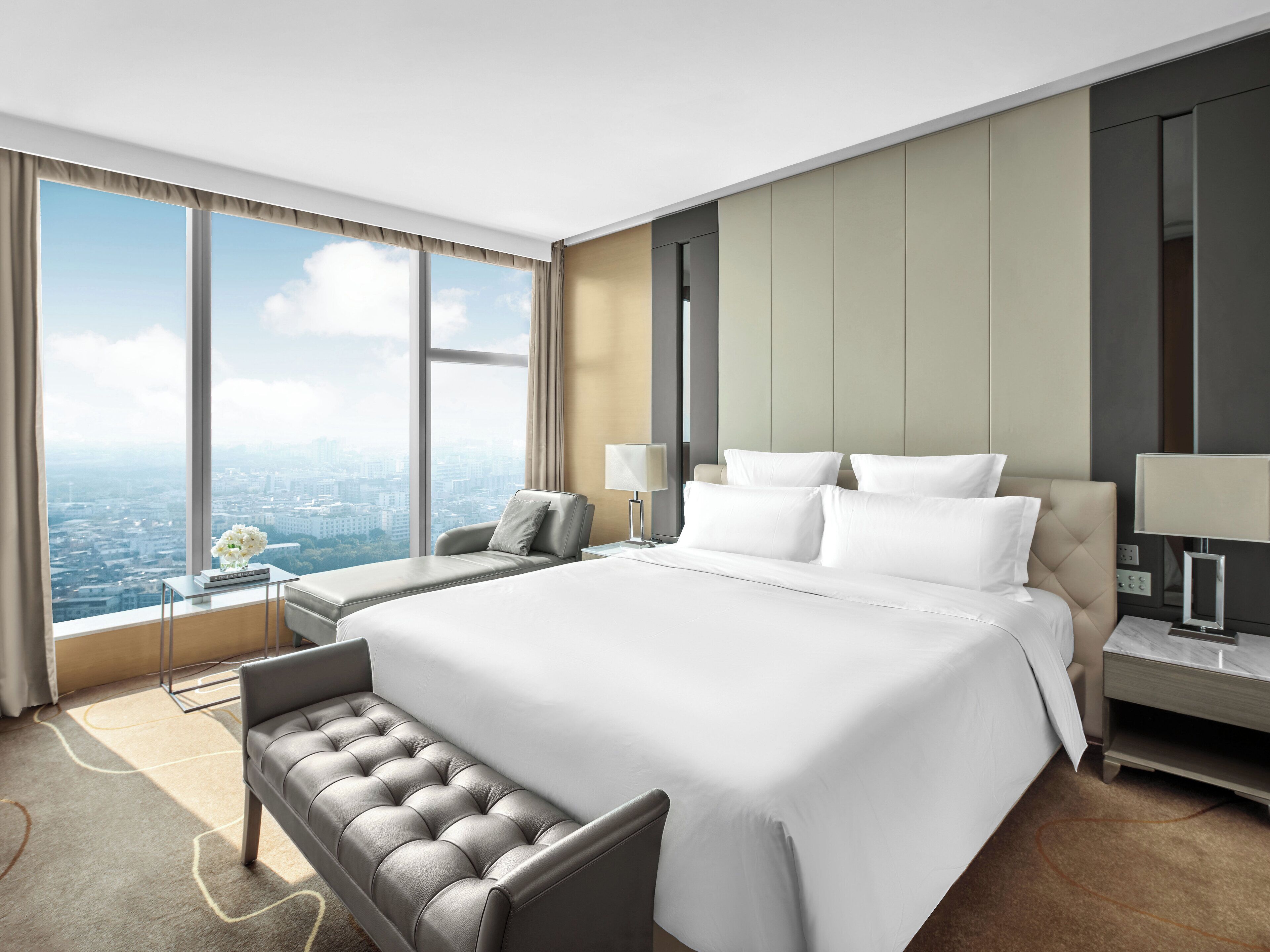 高級寢具、迷你吧、房內夾萬、書桌