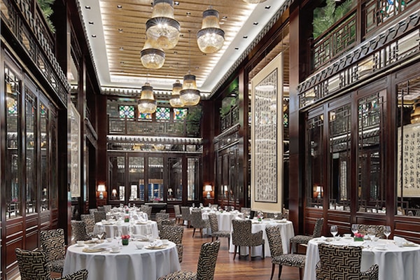 3 restaurantes; se sirve desayuno, almuerzo y cena; cocina internacional