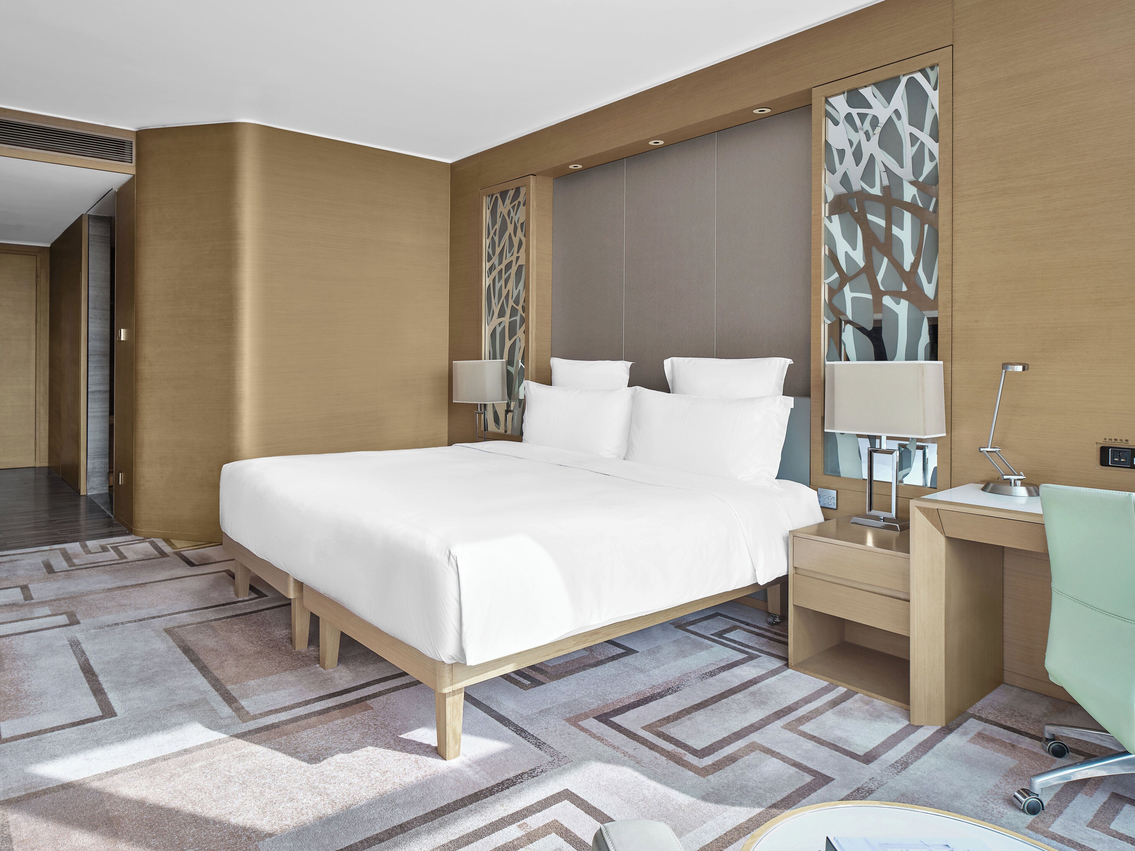 Ropa de cama de alta calidad y minibar 