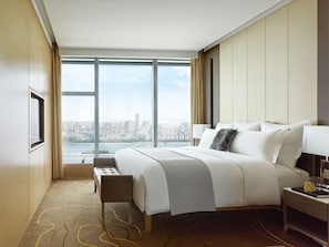Club Executive Suite | Premium bedding, minibar, in-room safe, desk - Langham Place, Guangzhou (Guangzhou)