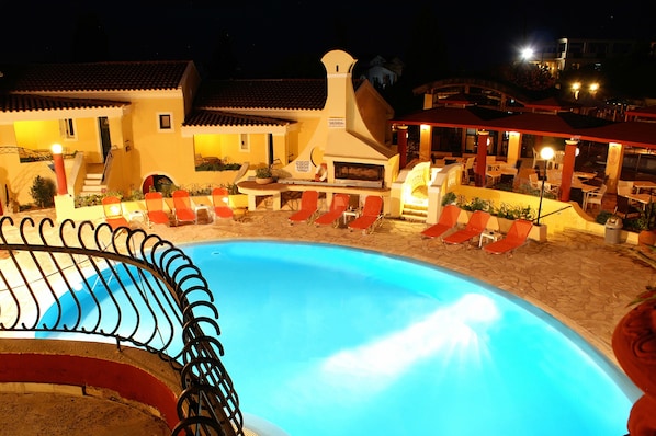 2 outdoor pools, pool umbrellas, pool loungers