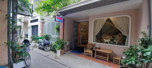 Property entrance - Long Hostel (Ho Chi Minh City)