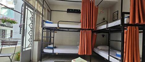 In-room safe, desk, free WiFi
