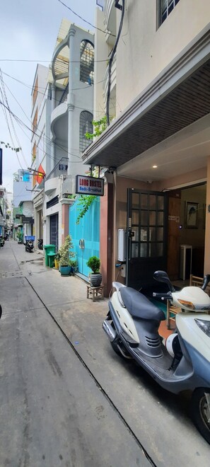 Pintu masuk properti
