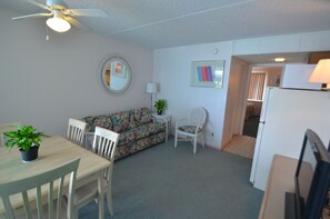 1 Bedroom Suite, Living Room, Kitchen | Living room