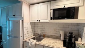 1 Bedroom Suite, Living Room, Kitchen | Private kitchen - Sea Scape Inn (Wildwood Crest)