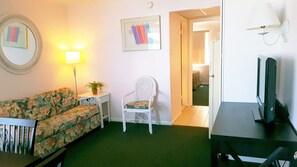 Premier-sviitti, keittiö (Living Room) | Oleskelualue | Taulutelevisio