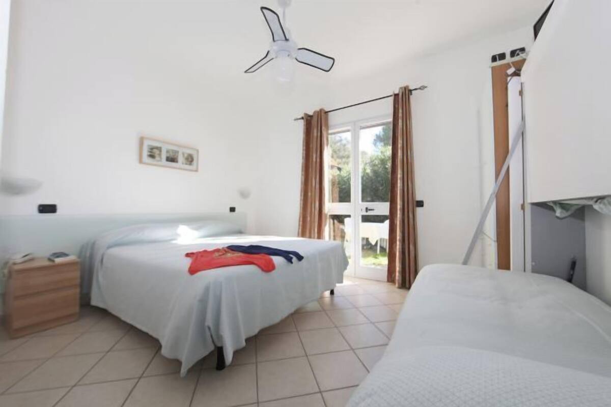 Minibar, desk, bed sheets