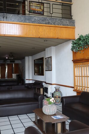 Lobby lounge - Hotel Calvete (Torreón)