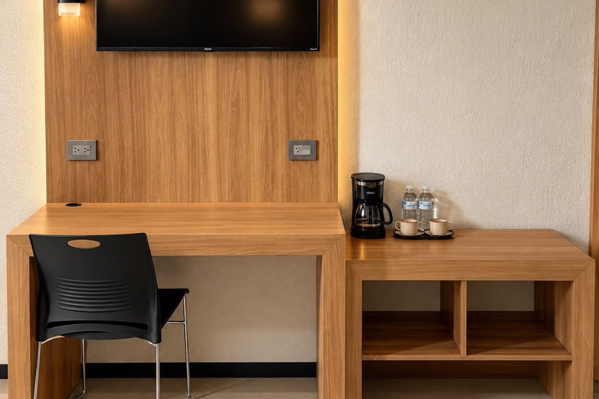 Deluxe Room, Air conditioning | Desk, iron/ironing board (on request), WiFi (free), bed sheets