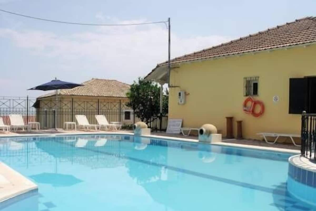 Apartment, 3 Bedrooms, Partial Sea View | Pillowtop beds, cribs (free), WiFi (free)