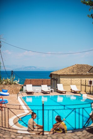 Seasonal outdoor pool - Avra Paradise Aparthotel (Corfu)