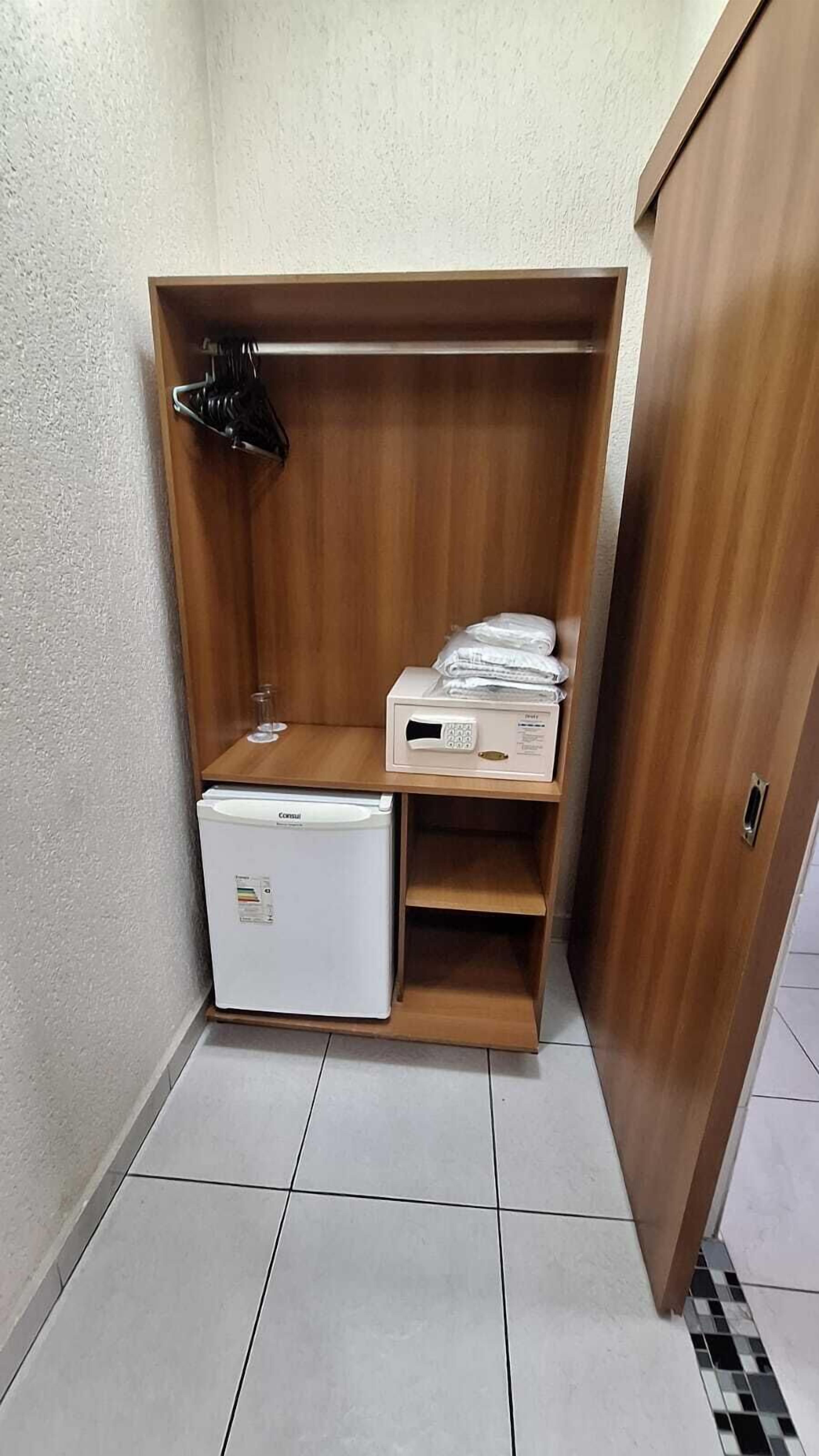 economy double room | 1 bedroom, minibar, in-room safe, desk