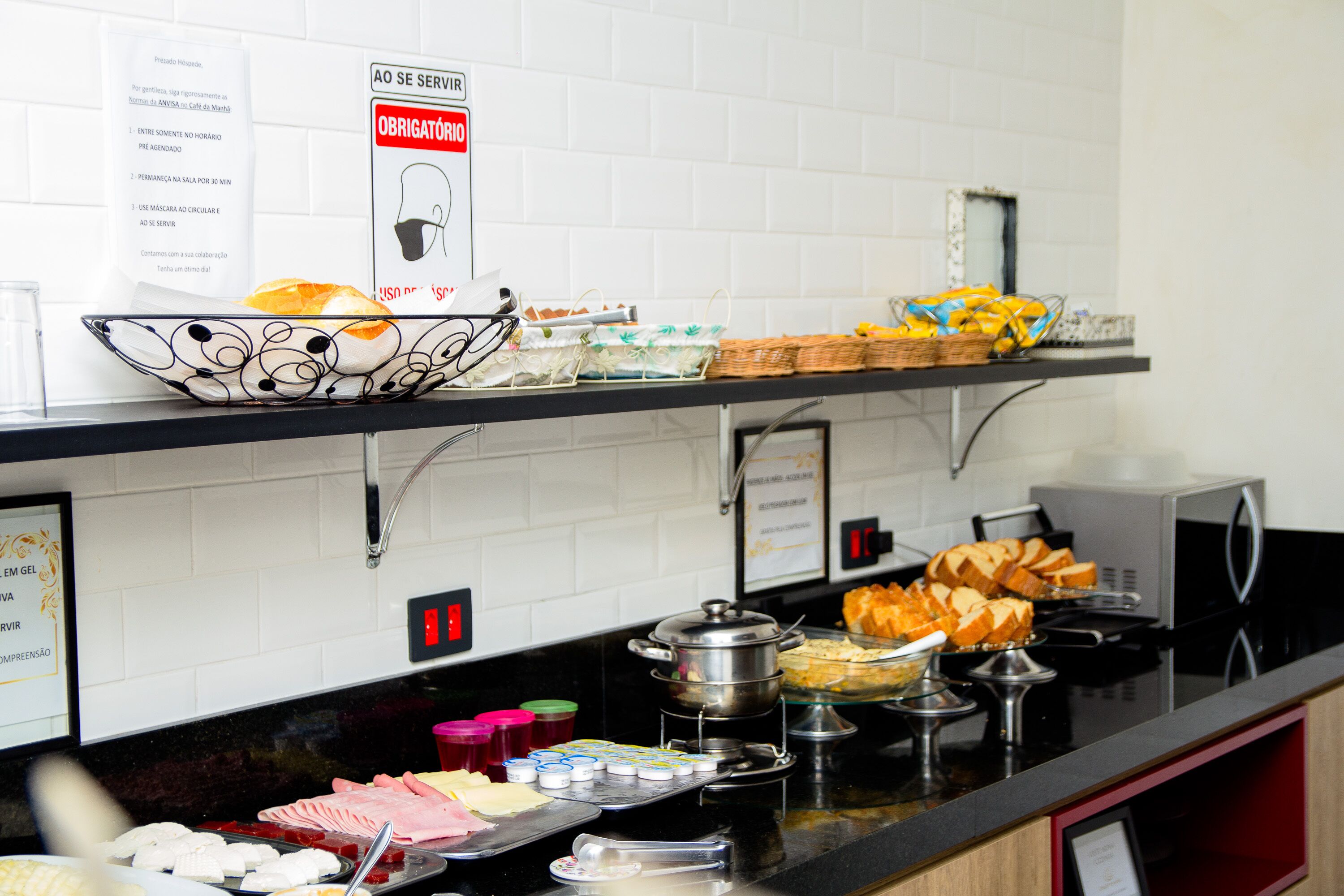 daily buffet breakfast (brl 35 per person)