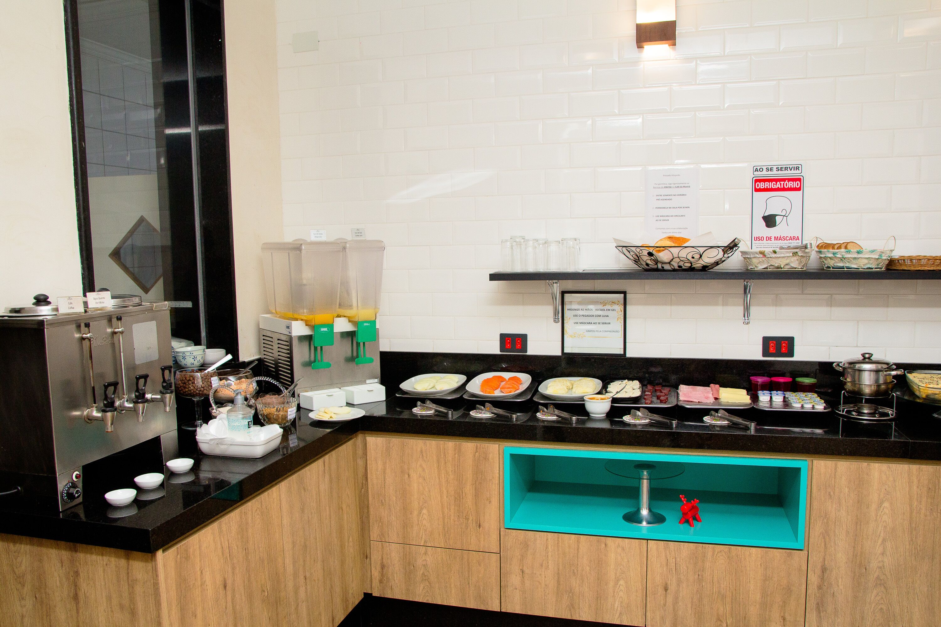 daily buffet breakfast (brl 35 per person)