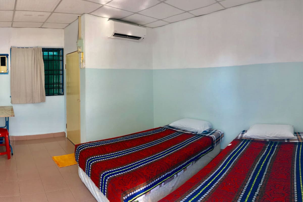 Standaard kamer, privébadkamer (With Air Con) | Een bureau, gratis wifi