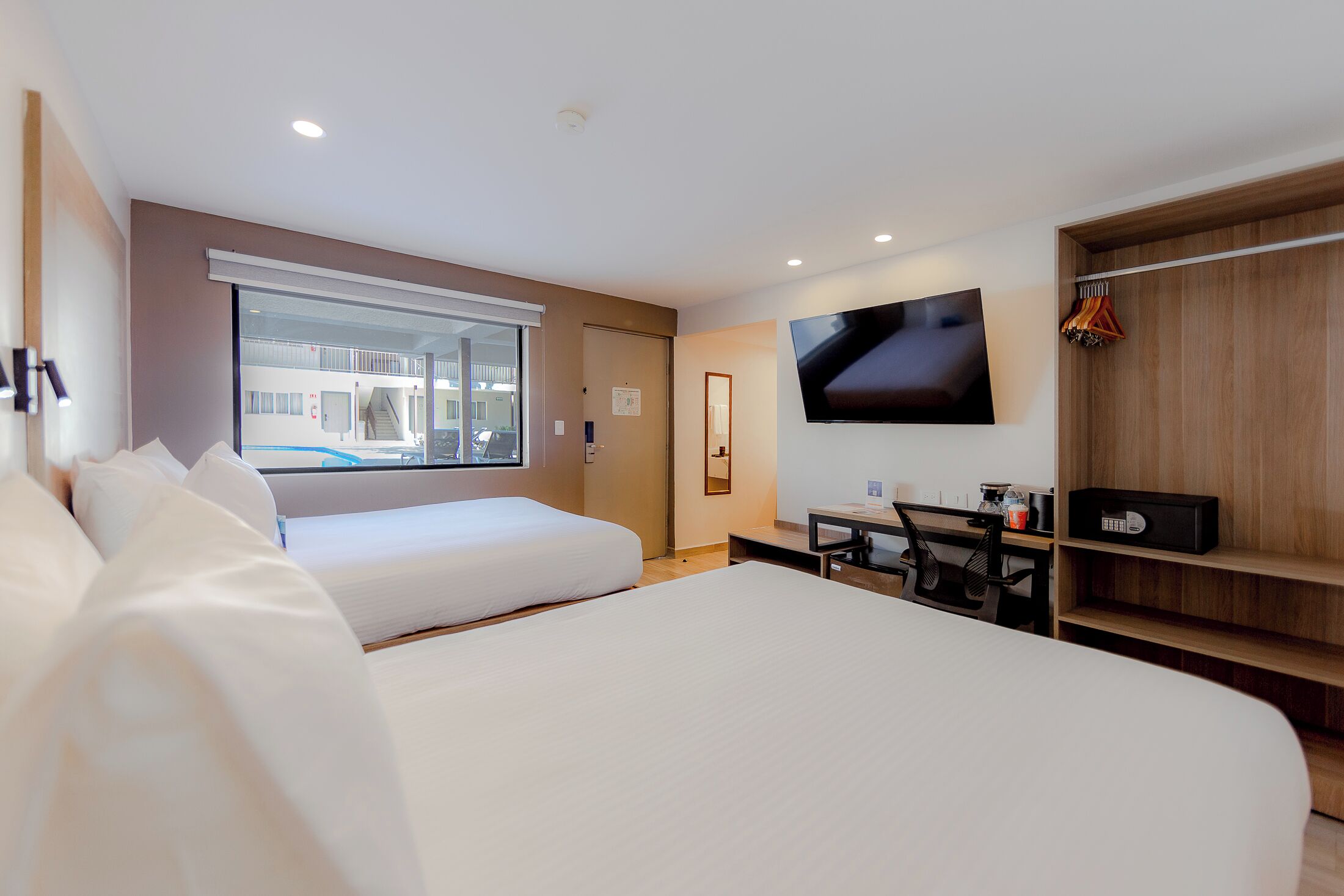 Premium bedding, in-room safe, desk, laptop workspace