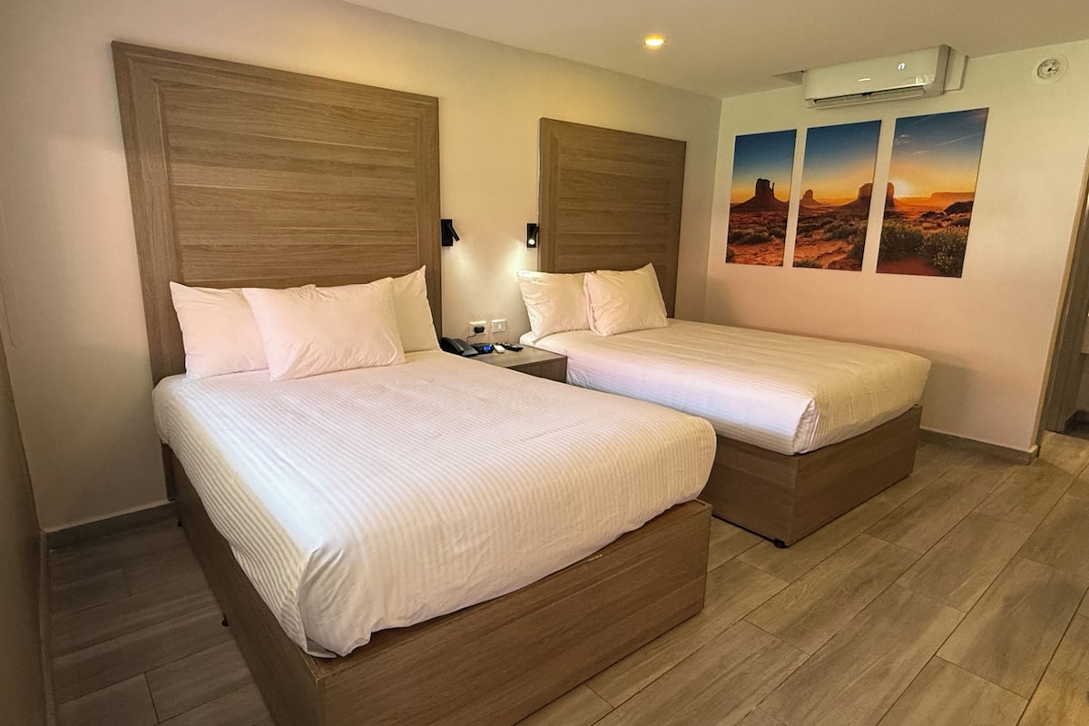 Shower, free toiletries, towels