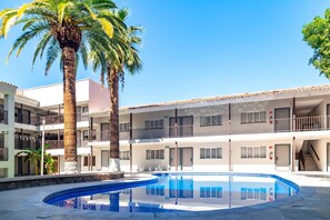 Outdoor pool - Comfort Inn Hermosillo Pitic (Hermosillo)