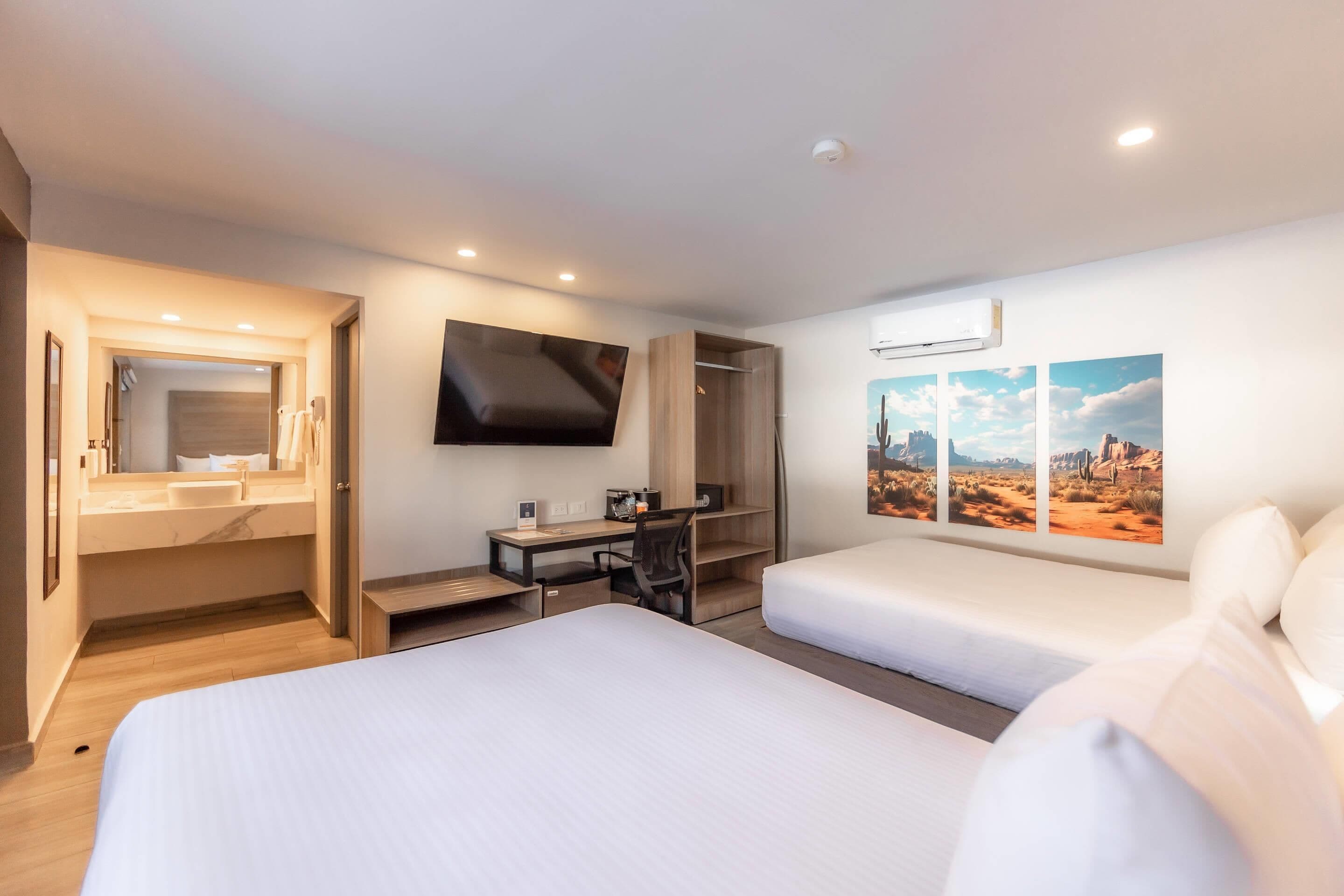 Habitación, 2 camas matrimoniales, para no fumadores | Ropa de cama de alta calidad y caja de seguridad en la habitación 