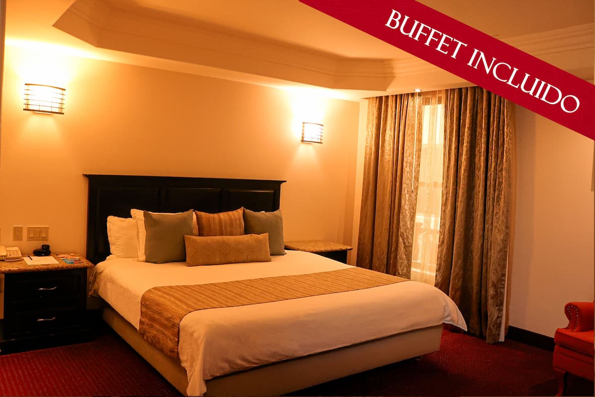 Executive Room | 1 bedroom, minibar, in-room safe, desk