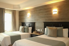 Double Room | 1 bedroom, minibar, in-room safe, desk