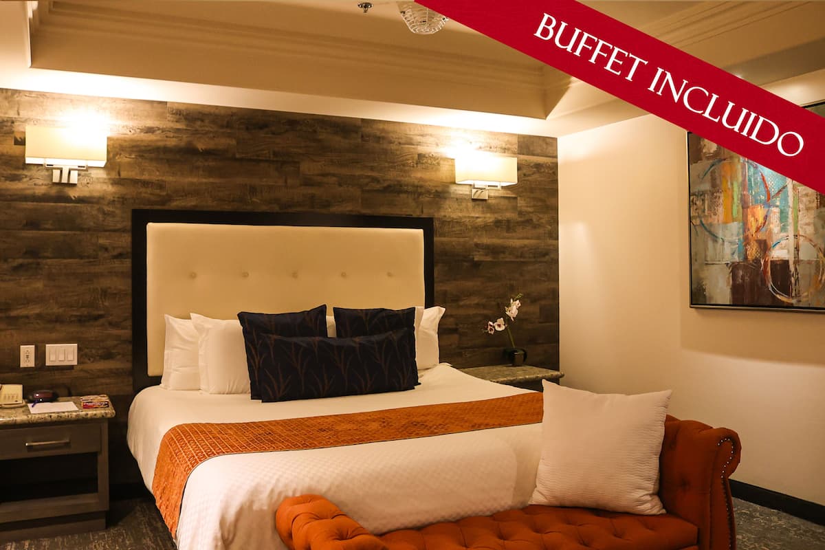 Deluxe Room | 1 bedroom, minibar, in-room safe, desk